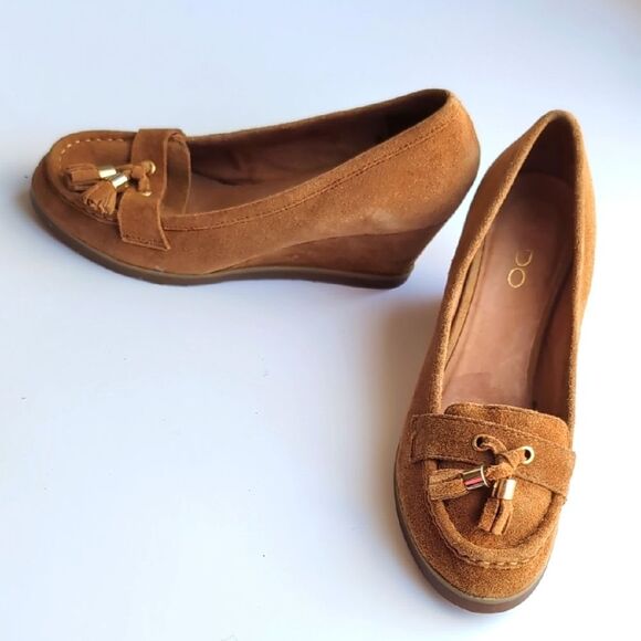 Tan Genuine Suede Leathers Wedge Loafers Tassels Size 7 - Picture 1 of 8